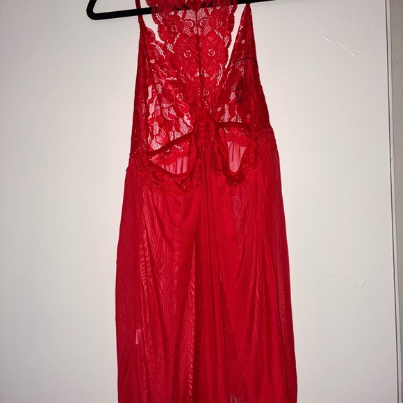 Elegant Red Lace Chemise - Picture 6 of 7